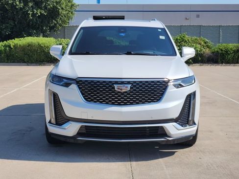 Used 2022 Cadillac XT6 Premium Luxury w/ Technology Package FWD image 2