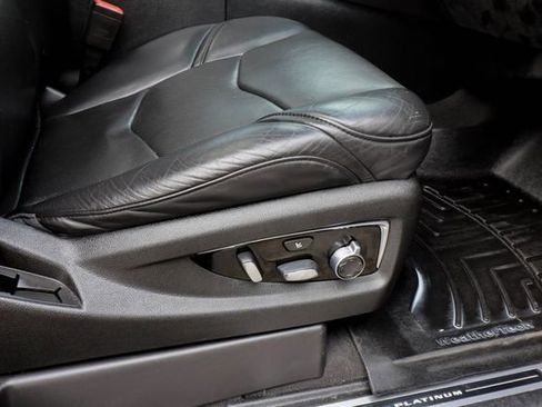 Used 2017 Cadillac Escalade Platinum image 43