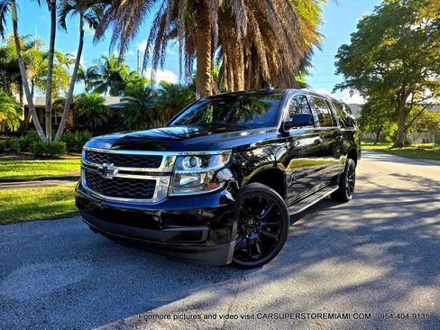 Used 2018 Chevrolet Suburban LT image 2