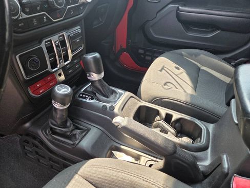Used 2018 Jeep Wrangler Unlimited Sport S AWD/4WD image 24