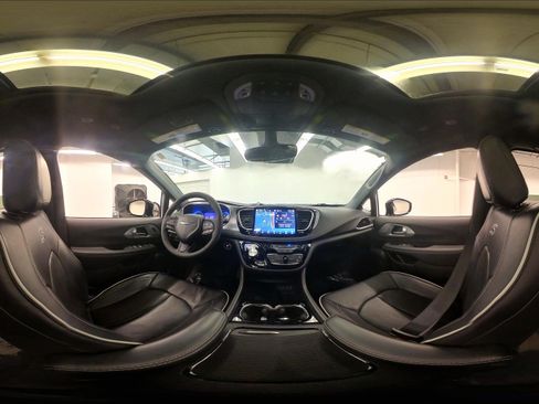 Used 2025 Chrysler Pacifica Limited FWD image 38