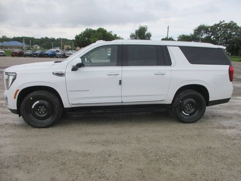 New 2026 GMC Yukon XL Elevation w/ Elevation Premium Package AWD/4WD image 7