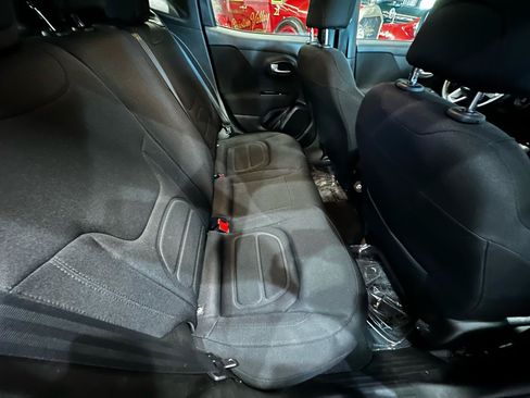 Used 2019 Jeep Renegade Latitude w/ Cold Weather Group AWD/4WD image 14