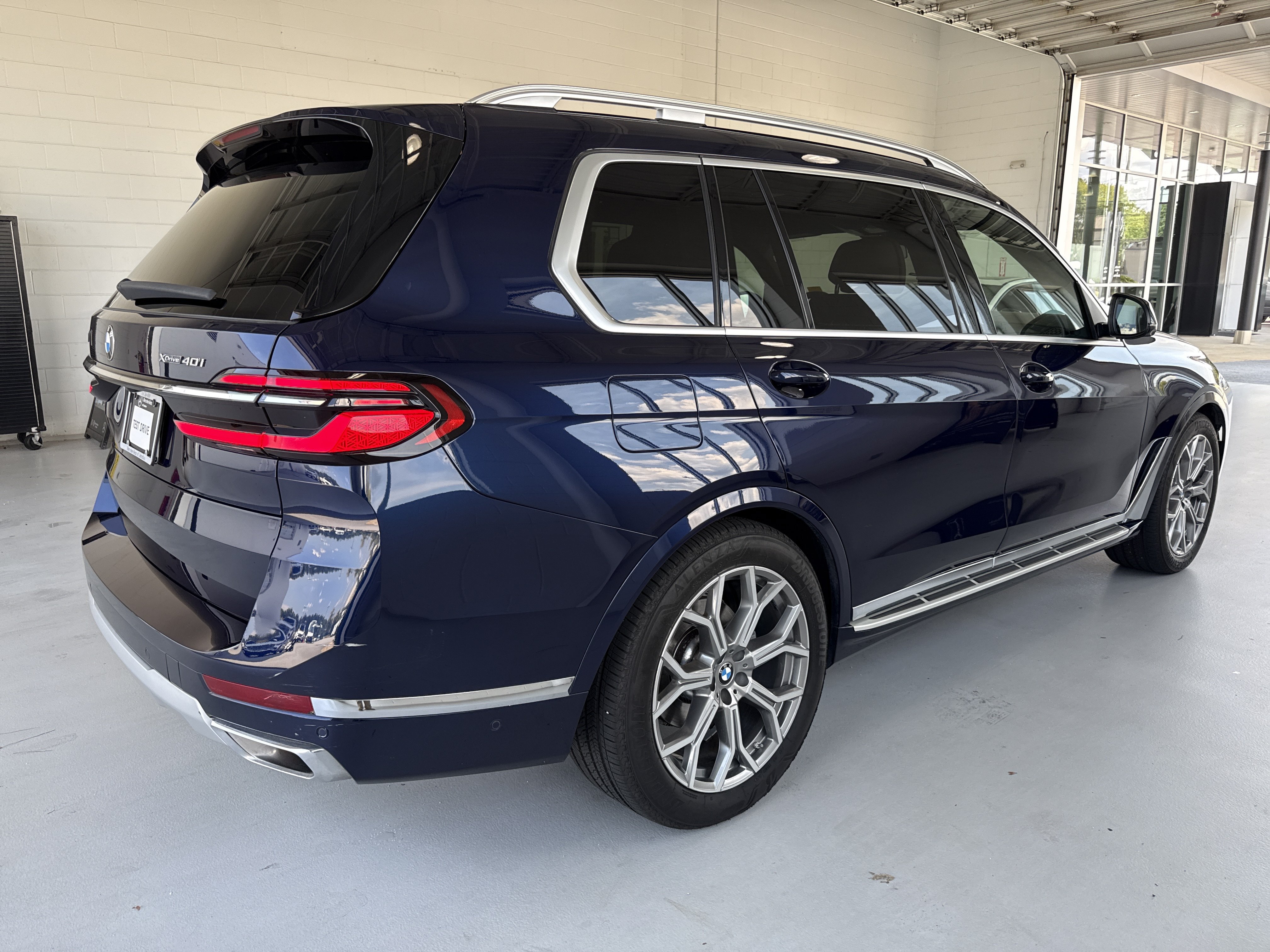 Used 2023 BMW X7 xDrive40i w/ Executive Package AWD/4WD image 11