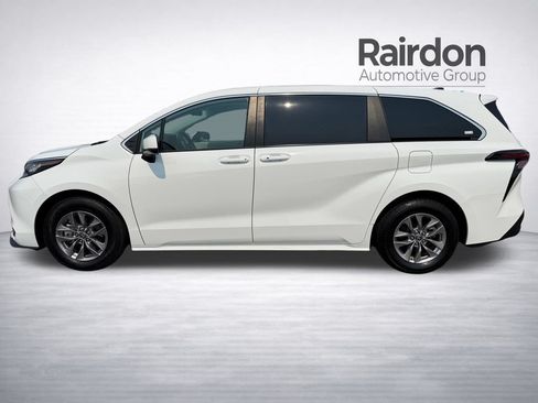 Used 2024 Toyota Sienna LE AWD/4WD image 4