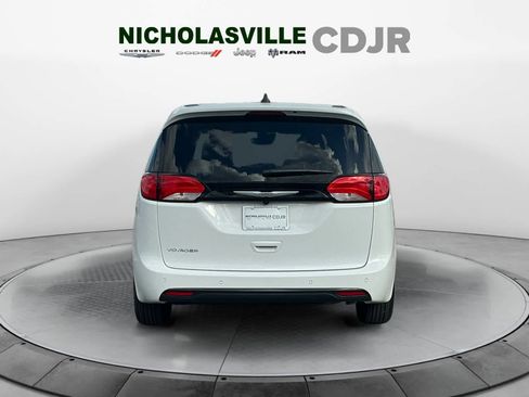 New 2025 Chrysler Voyager LX image 4