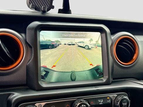 Used 2022 Jeep Gladiator Mojave AWD/4WD image 31