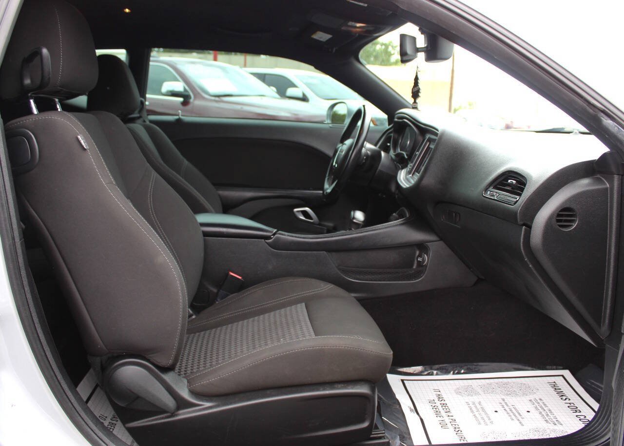 Used 2021 Dodge Challenger SXT RWD image 9