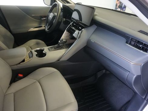 Certified 2024 Toyota Venza XLE AWD/4WD image 24