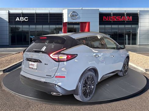 Used 2024 Nissan Murano SV w/ SV Midnight Edition Package image 5