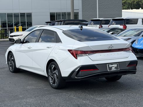 Used 2025 Hyundai Elantra SEL FWD image 9