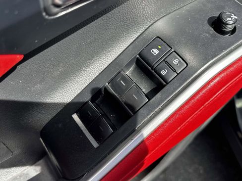 Used 2022 Toyota Highlander XSE AWD/4WD image 17