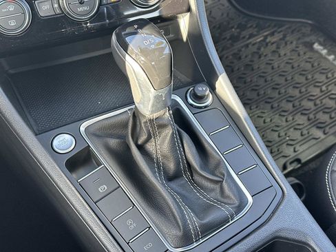 Used 2022 Volkswagen Jetta SE w/ Panoramic Sunroof Package image 32