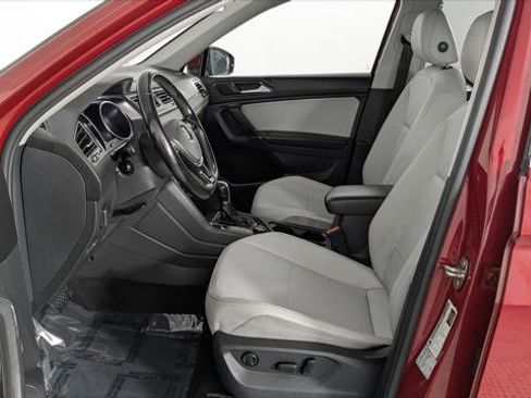 Used 2018 Volkswagen Tiguan SE w/ Panoramic Sunroof Package AWD/4WD image 14