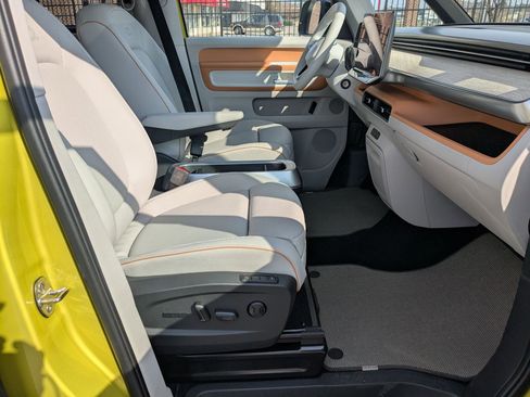 New 2025 Volkswagen ID. Buzz 1st Edition image 36