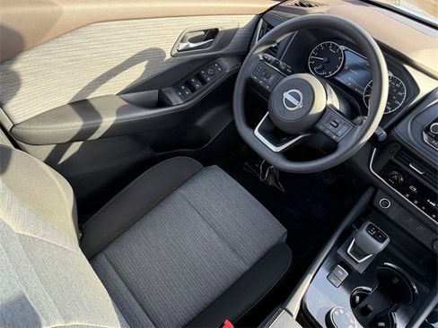 Used 2023 Nissan Rogue SV image 13