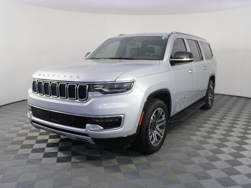 Used 2023 Jeep Wagoneer L Series II image 25