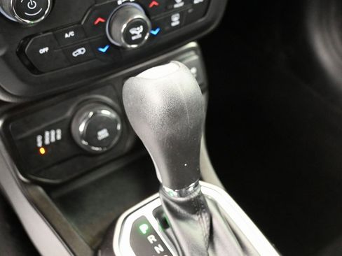 Used 2022 Jeep Renegade Latitude image 26