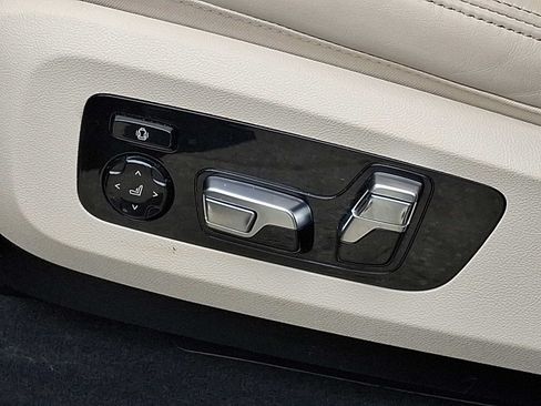 Used 2025 BMW X5 xDrive40i w/ M Sport Package AWD/4WD image 11
