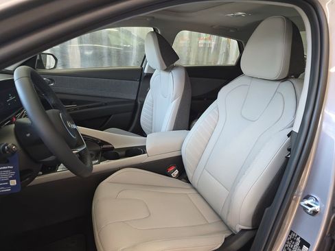 New 2026 Hyundai Elantra Limited FWD image 15