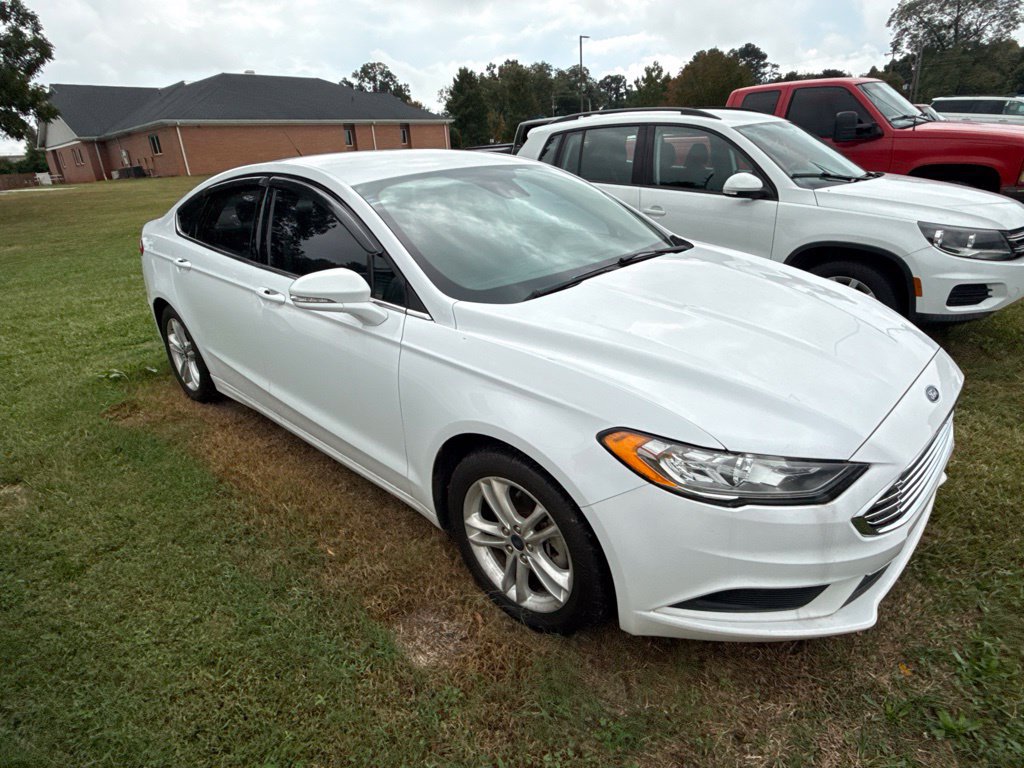 Used 2014 Ford Fusion SE FWD image 3
