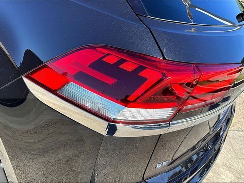 Used 2023 Volkswagen Atlas Cross Sport SE image 28