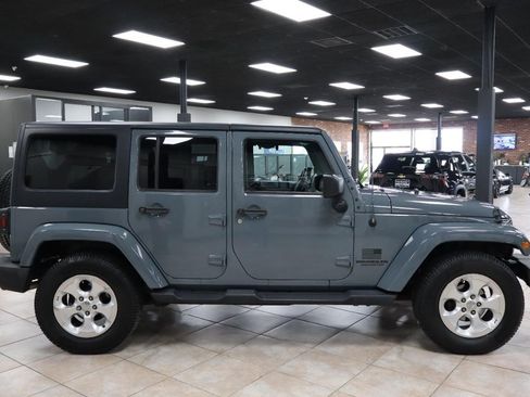 Used 2015 Jeep Wrangler Unlimited Sahara w/ Connectivity Group AWD/4WD image 6