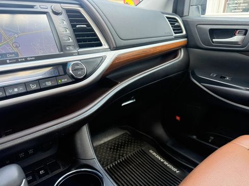 Used 2018 Toyota Highlander Limited Platinum AWD/4WD image 33