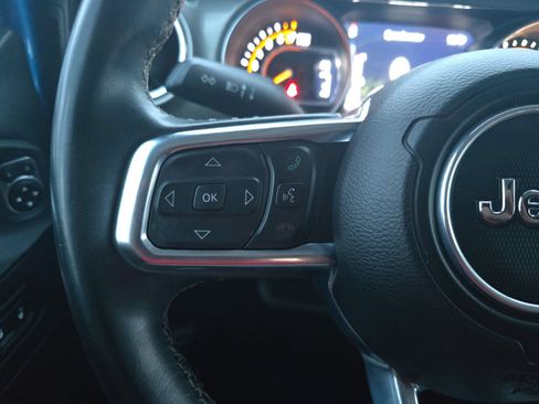 Used 2022 Jeep Wrangler Unlimited Sahara AWD/4WD image 18
