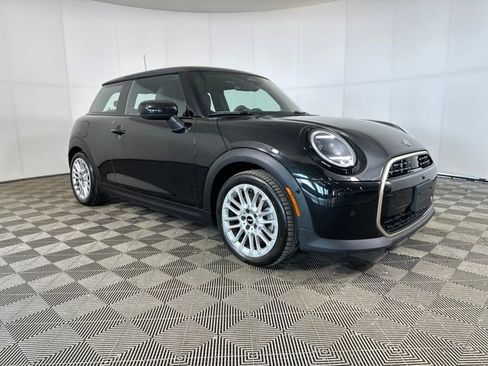 Used 2025 MINI Cooper 2-Door Hardtop image 2