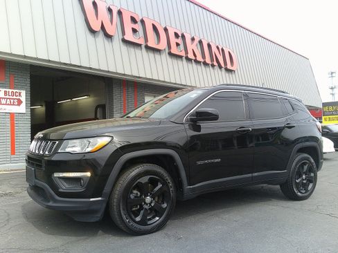 Used 2023 Jeep Compass Limited w/ Sun and Sound Group AWD/4WD image 2