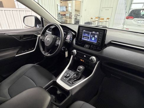 Used 2020 Toyota RAV4 LE image 39