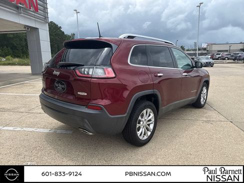 Used 2019 Jeep Cherokee Latitude w/ Popular Appearance Group FWD image 11
