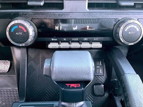 Used 2025 Toyota Tacoma TRD Off-Road image 32