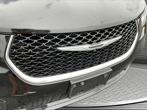 Used 2024 Chrysler Pacifica Touring-L FWD image 26