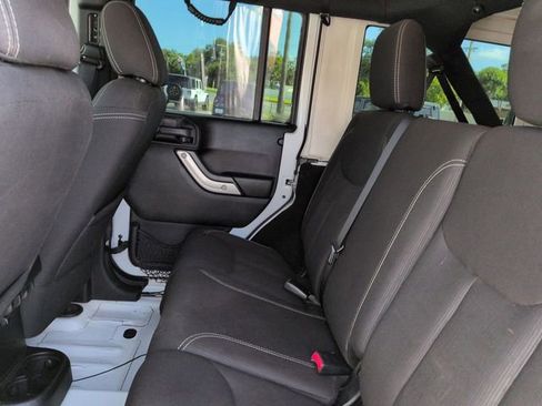 Used 2016 Jeep Wrangler Unlimited Sahara AWD/4WD image 14