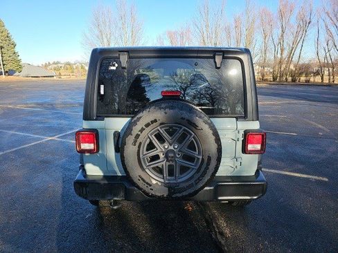 Used 2024 Jeep Wrangler Sport S image 5