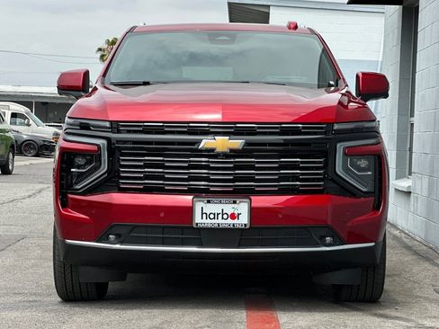 New 2025 Chevrolet Suburban High Country image 9
