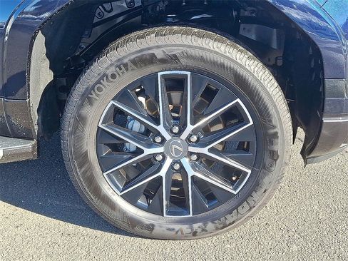 Used 2025 Lexus GX 550 image 30