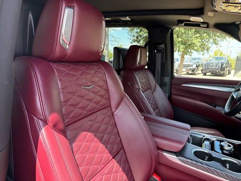 Used 2025 Cadillac Escalade ESV Sport w/ Touring Package AWD/4WD image 40