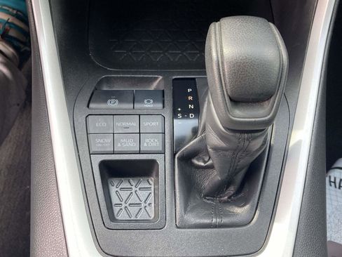 Used 2022 Toyota RAV4 XLE w/ Convenience Package image 26