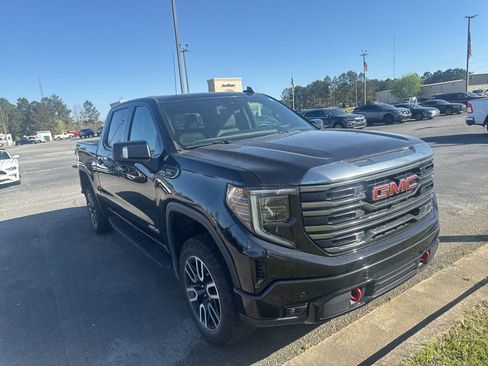 Used 2024 GMC Sierra 1500 AT4 w/ Technology Package image 3