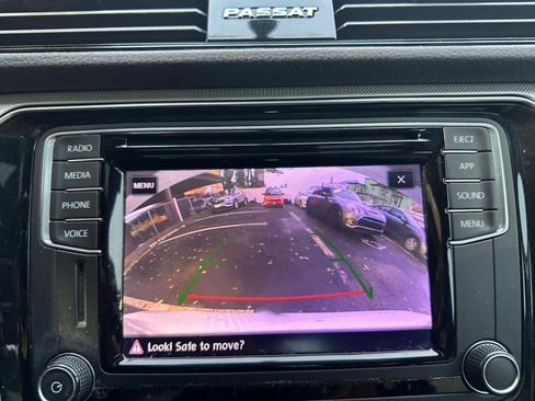 Used 2018 Volkswagen Passat 3.6 FWD image 18