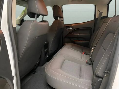 Used 2022 Chevrolet Colorado LT w/ Safety Package RWD image 11