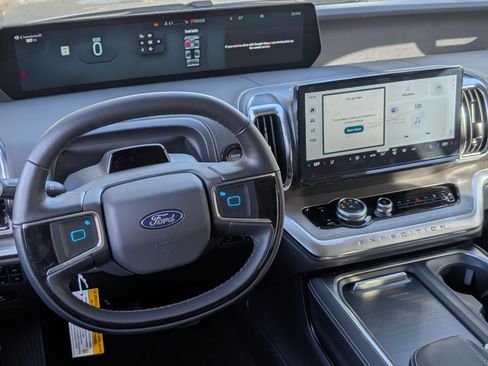 New 2025 Ford Expedition Platinum w/ Driver's Package image 11