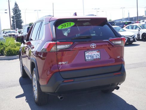 Used 2021 Toyota RAV4 LE FWD image 8