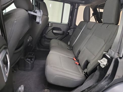 Used 2018 Jeep Wrangler Unlimited Sport image 28