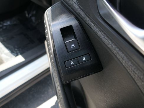 Used 2023 Nissan Rogue SV FWD image 25