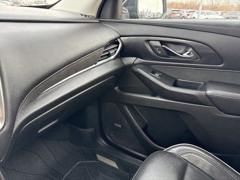 Used 2021 Chevrolet Traverse High Country image 24