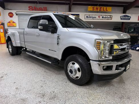 Used 2019 Ford F350 XLT w/ XLT Premium Package AWD/4WD image 11